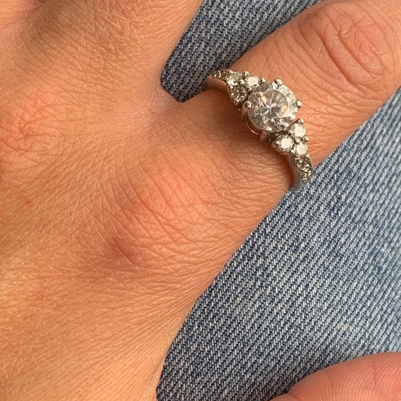 Beautiful Vintage Sterling Silver CZ Graduated Engagement Ring size 8.75 - Picture 9 of 12